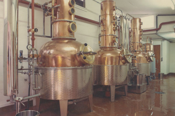 Erweiterung der Distillerie mit Hohlsteinkesseln